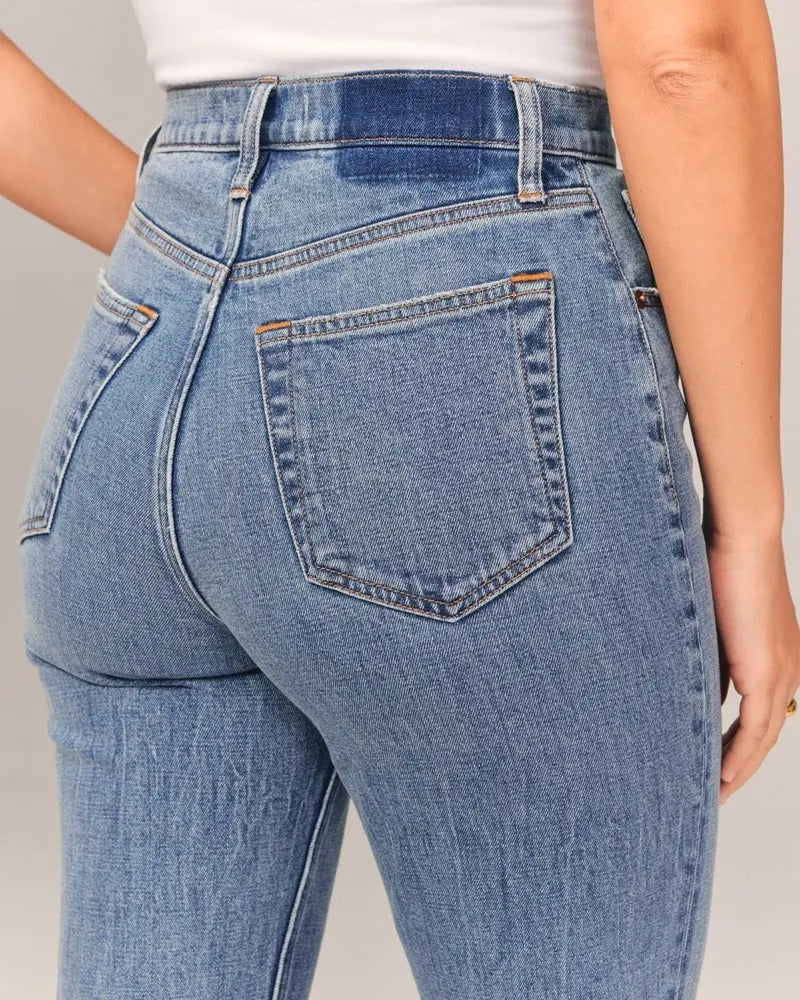 Calça A&F Jeans Curve Love Ultra High Rise Tornozelo Reto